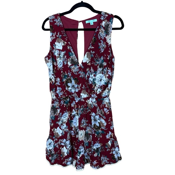 She + Sky Red Floral Sleeveless Cutout Back Crochet Hem Summer Romper Playsuit M - Picture 3 of 8